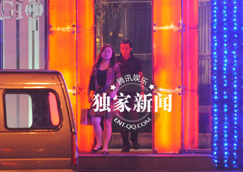 李菁携娇妻外出吃饭