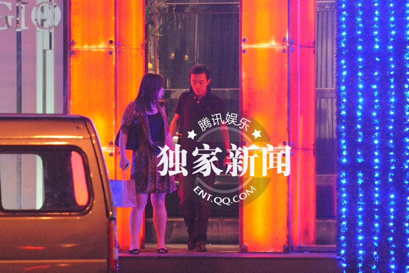 李菁携娇妻外出吃饭