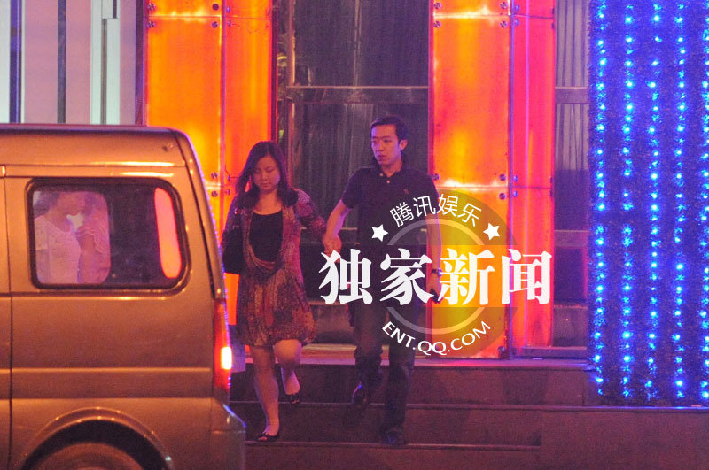 李菁携娇妻外出吃饭