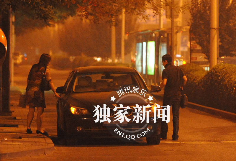 李菁携娇妻外出吃饭
