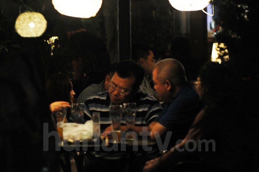 姚笛夜会神秘男