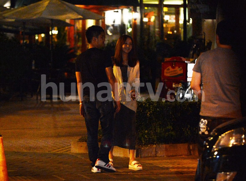 姚笛夜会神秘男