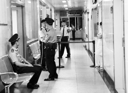 深圳2名派出所身亡民警发生冲突