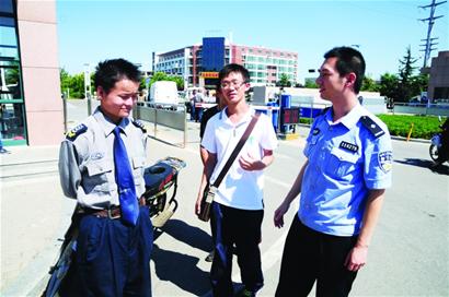 山科大新生犯糊涂将钱留在ATM