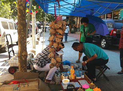 青岛秋虫卖出海鲜价 三大鸣虫秋末抢市