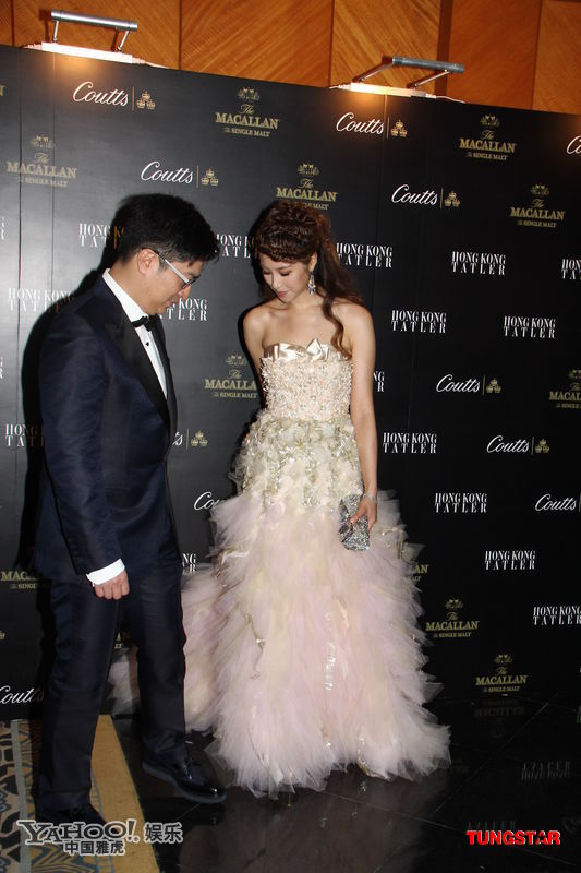 千亿媳妇徐子淇与李家诚恩爱亮相 身材仍完美(