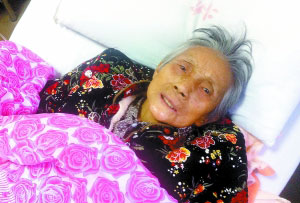 88岁老人被困电梯内两天三夜