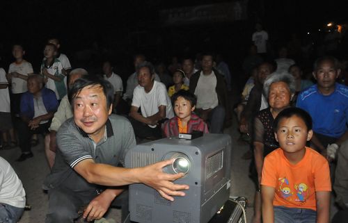 青岛36年放映员王其璋:一辈子为群众放电影