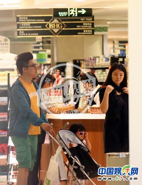 李湘爱女超大牌 吴樾与男伴按摩性取向受质疑