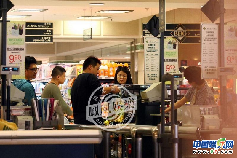 李湘爱女超大牌 吴樾与男伴按摩性取向受质疑