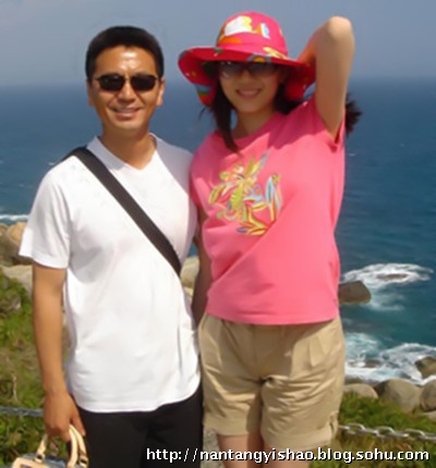 吴若甫爱女私房照曝光 娇妻刘莎小其23岁美若天仙