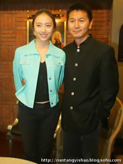 吴若甫爱女私房照曝光 娇妻刘莎小其23岁美若天仙