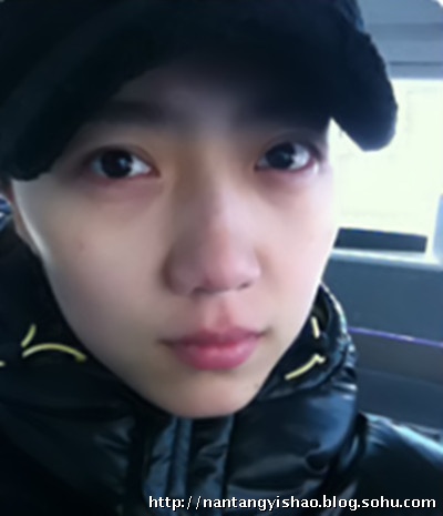 吴若甫爱女私房照曝光 娇妻刘莎小其23岁美若天仙