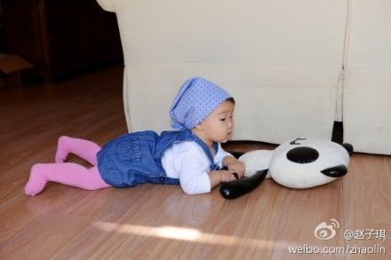 赵子琪再发爱女萌照