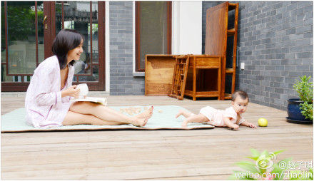 赵子琪再发爱女萌照