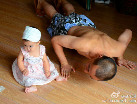 赵子琪再发爱女萌照