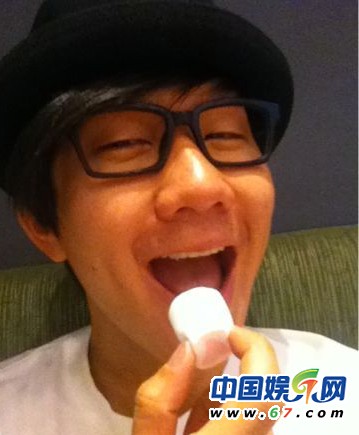 中老年明星卖萌叫板90后