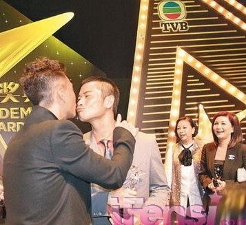 同性明星激吻照:范爷舌吻李玉TVB小生互拥热吻