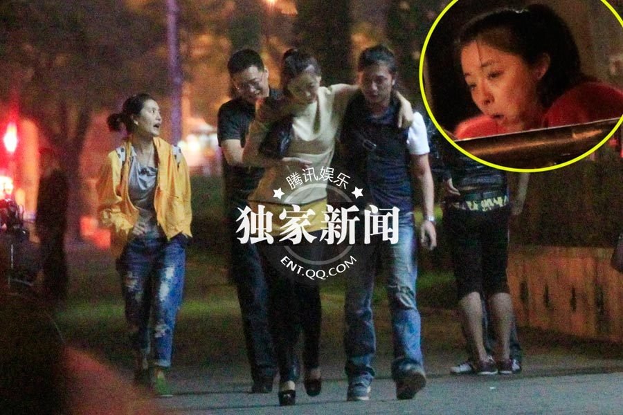 黄小蕾当街豪放 与宝马男相互搂抱共蒙一条头巾