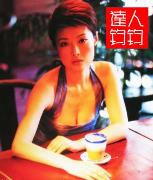 袁莉挺大肚频繁走光 出道20年美艳爆乳照曝光