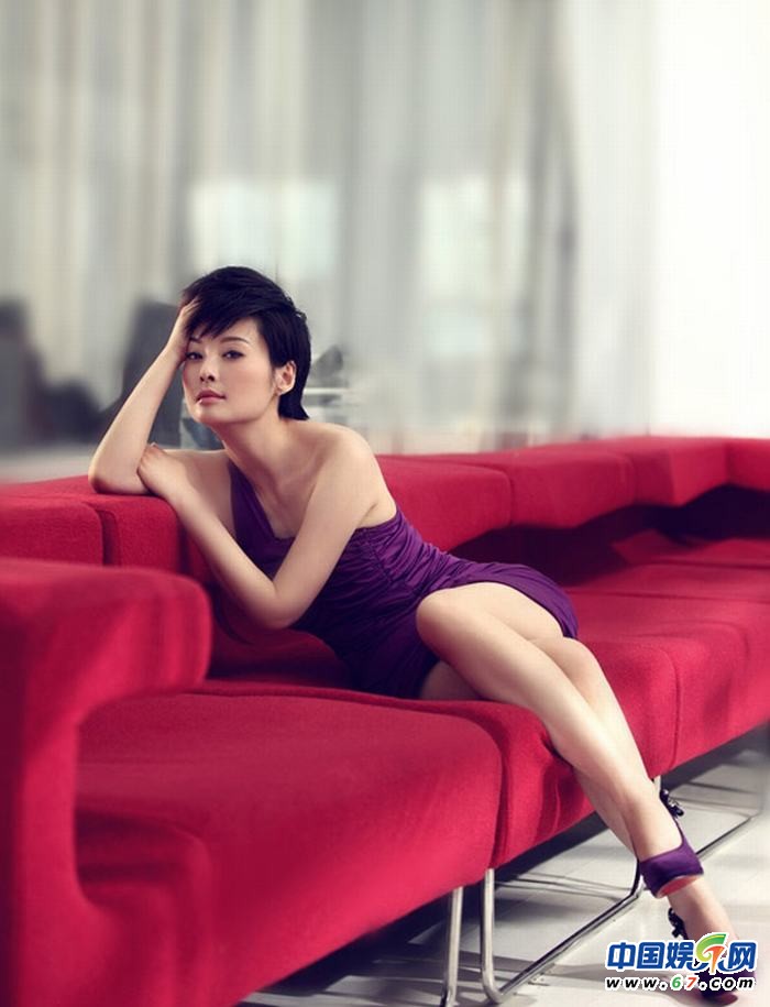 袁莉挺大肚频繁走光 出道20年美艳爆乳照曝光