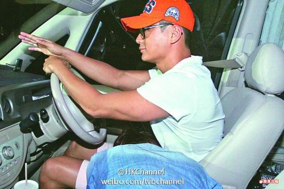 杨怡罗仲谦车震40分钟被拍 见记者不敢抬头