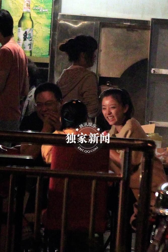 黄小蕾夜店醉酒 向宝马男投怀送抱