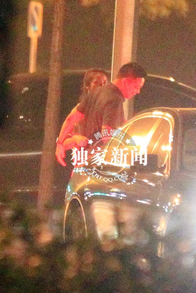 黄小蕾夜店醉酒 向宝马男投怀送抱