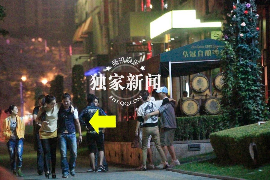 黄小蕾夜店醉酒 向宝马男投怀送抱