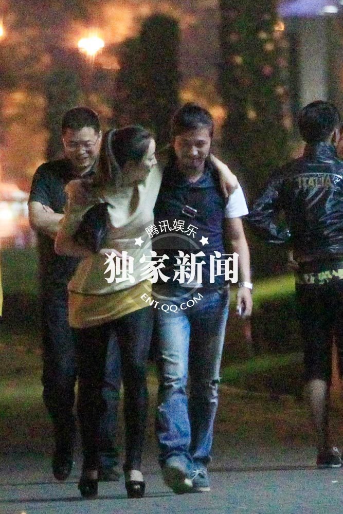 黄小蕾夜店醉酒 向宝马男投怀送抱