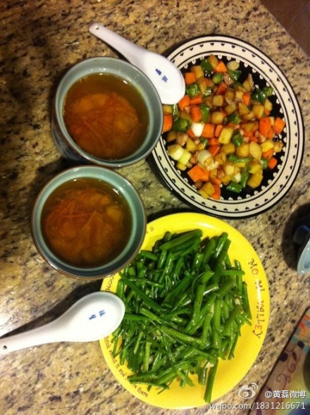 黄磊秀海量私房菜 色泽诱人堪称舌尖上的居家好男人