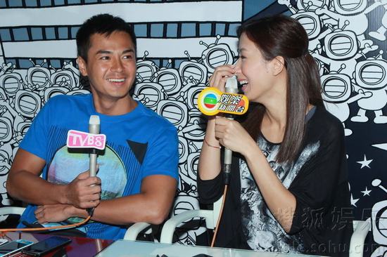 杨怡和罗仲谦召开新闻发布会澄清“车震”事件