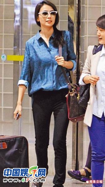 高圆圆一身潮装变嫩 当众肉麻示爱赵又廷