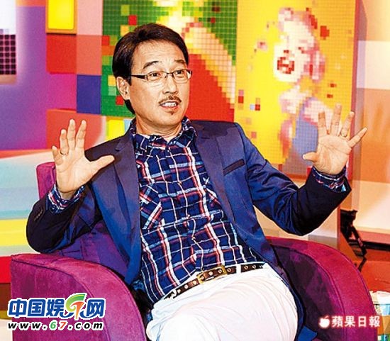 高圆圆一身潮装变嫩 当众肉麻示爱赵又廷