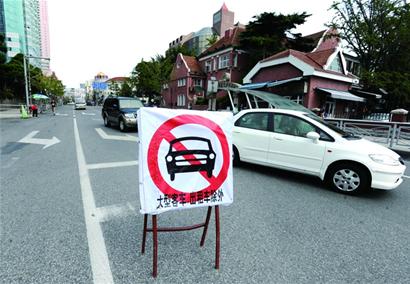 无车日青岛交通要道堵成一片