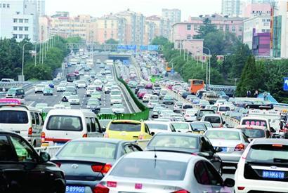 无车日青岛交通要道堵成一片