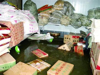 无车日青岛交通要道堵成一片