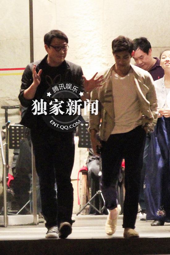 黎明与爱徒李治廷喝醉 北京千万元别墅首曝光