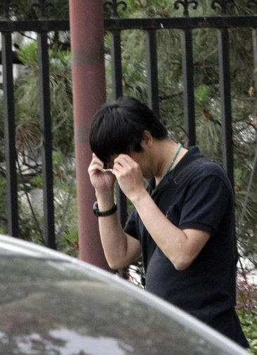 鄢颇被砍后伤愈复出