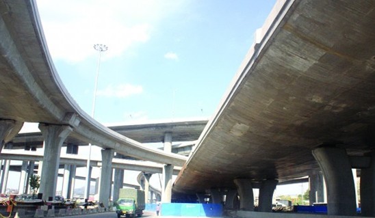 青岛重庆路立交桥合龙 十一后完工通车