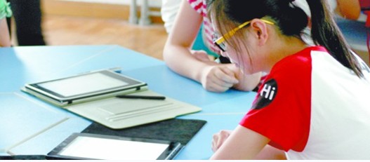 青岛19中试点Pad班 上课考试做作业全用平板电脑