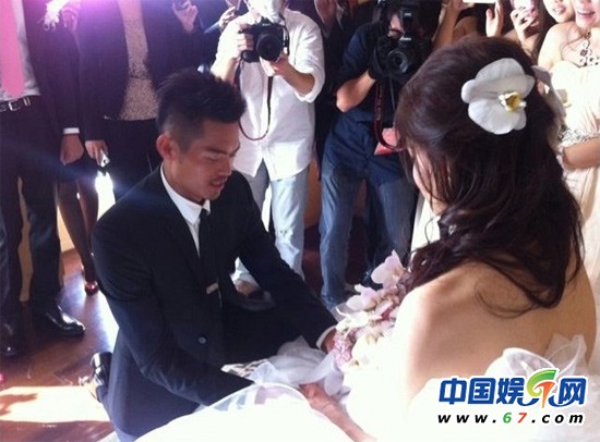 林丹谢杏芳大婚现场:林丹携伴郎跳四小天鹅