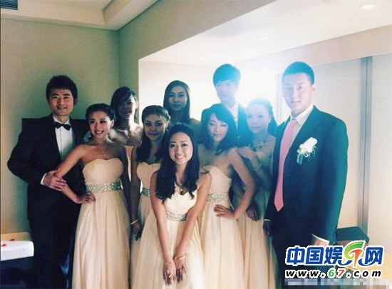 林丹谢杏芳大婚现场:林丹携伴郎跳四小天鹅