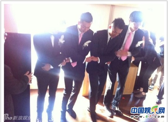 林丹谢杏芳大婚现场:林丹携伴郎跳四小天鹅