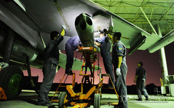 解放军歼-11部队展开夜间综合战术对抗训练