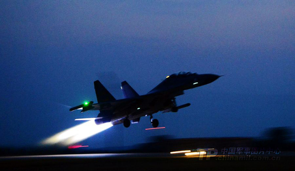解放军歼-11部队展开夜间综合战术对抗训练