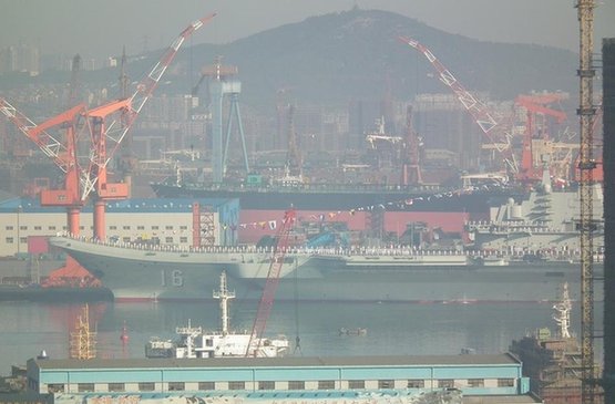 中国航母平台交付海军舷号16号舰 将出港入役