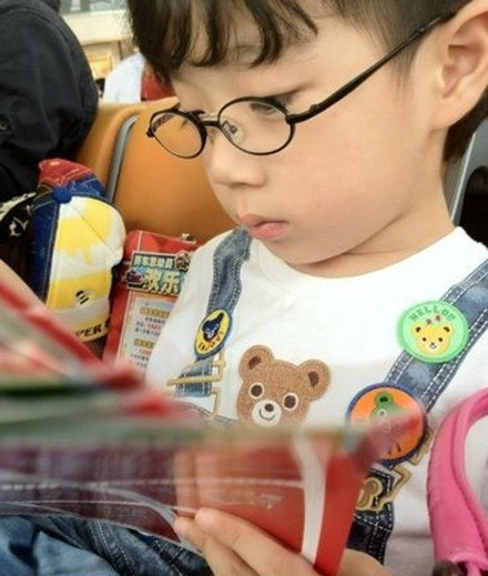 华少5岁儿子生活照曝光妻子是我爱记歌词编导组图