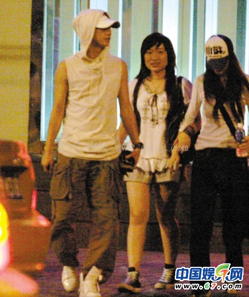 谢娜与评委争执翻白眼离场 曝翻脸内幕(组图)