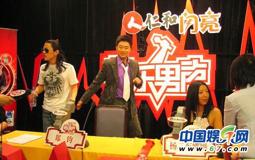 谢娜与评委争执翻白眼离场 曝翻脸内幕(组图)